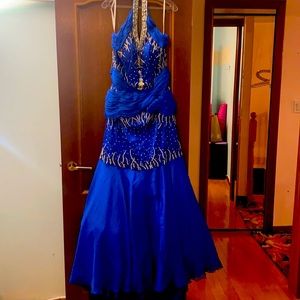 MNM COUTURE DRESS size 14-16